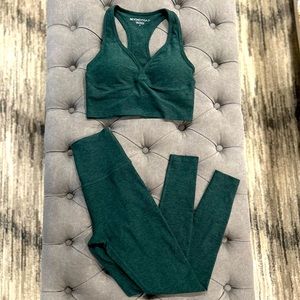EUC Small Beyond Yoga Green Spacedye Set: Sports Bra & 7/8 Leggings